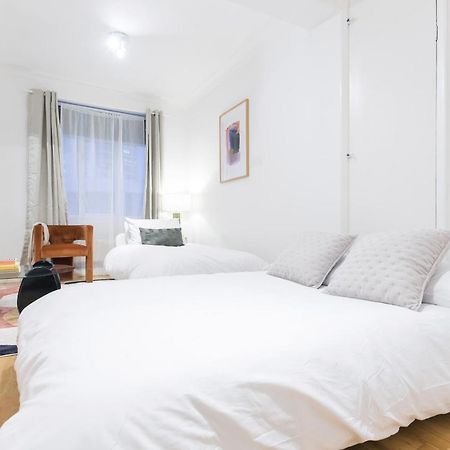 Perfectly Located 1 Bed Apartment Above Tube Station Londres Exterior foto