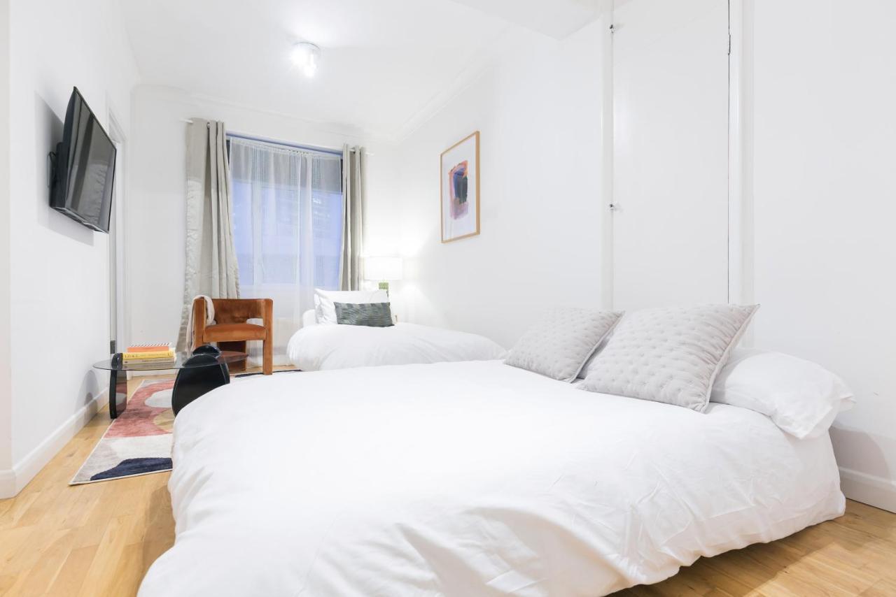 Perfectly Located 1 Bed Apartment Above Tube Station Londres Exterior foto