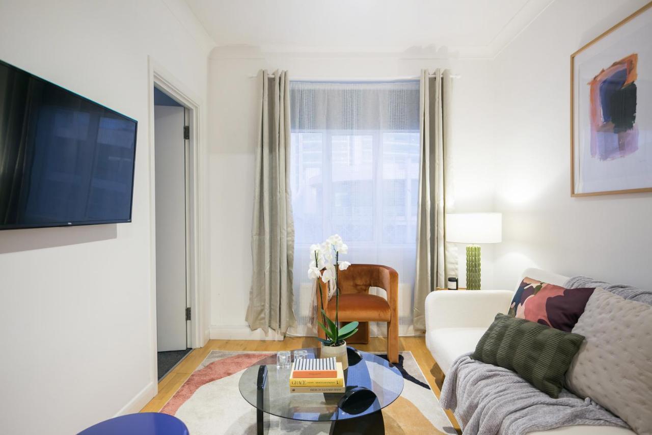 Perfectly Located 1 Bed Apartment Above Tube Station Londres Exterior foto