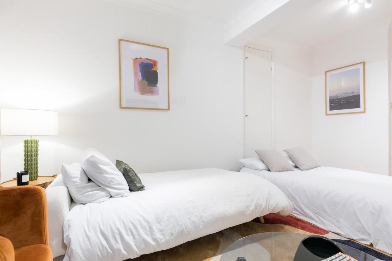 Perfectly Located 1 Bed Apartment Above Tube Station Londres Exterior foto